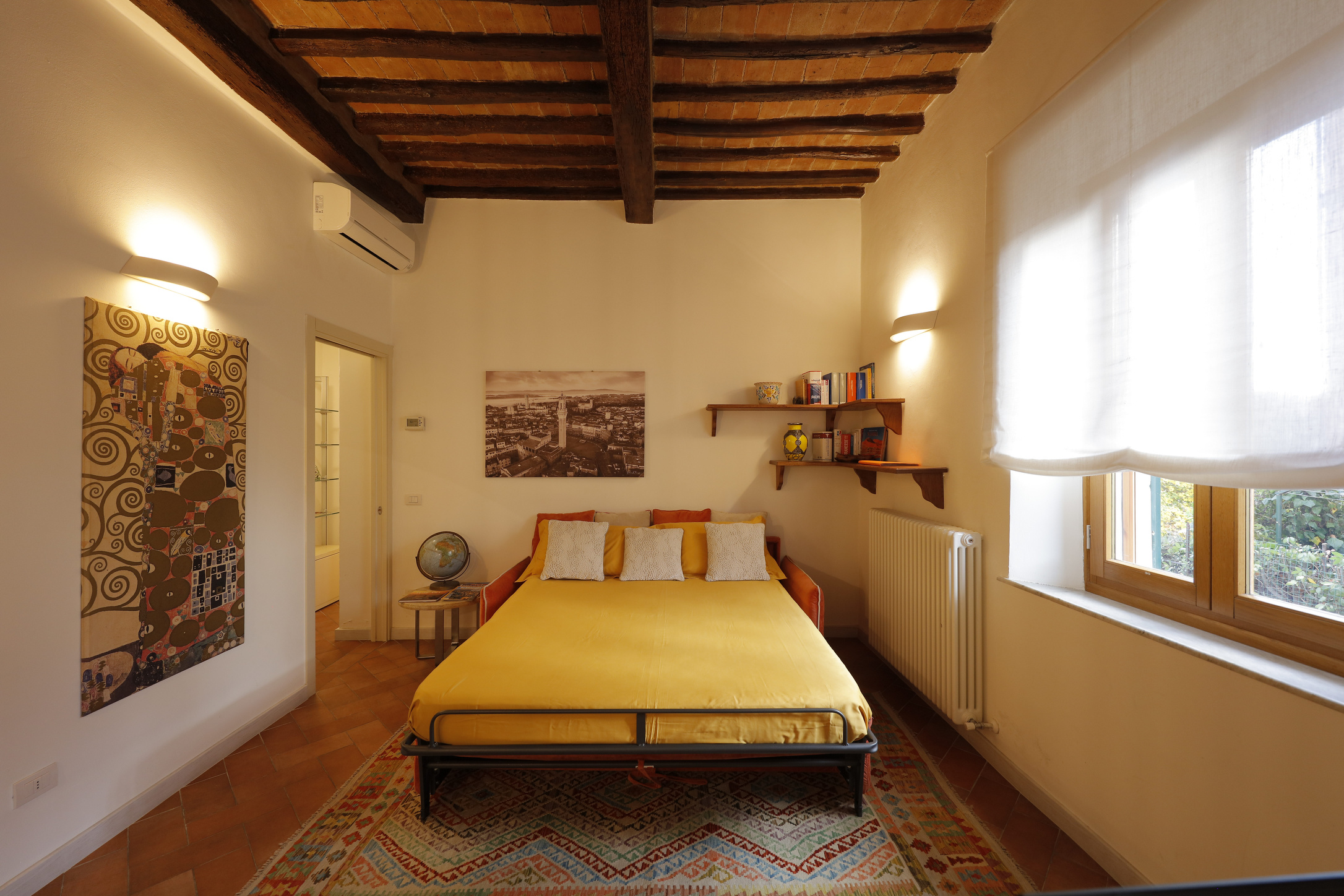 Travi a vista sopra il letto, Siena UpTown