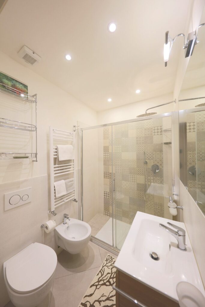 Bagno con doccia dell'appartamento Charming, Siena UpTown