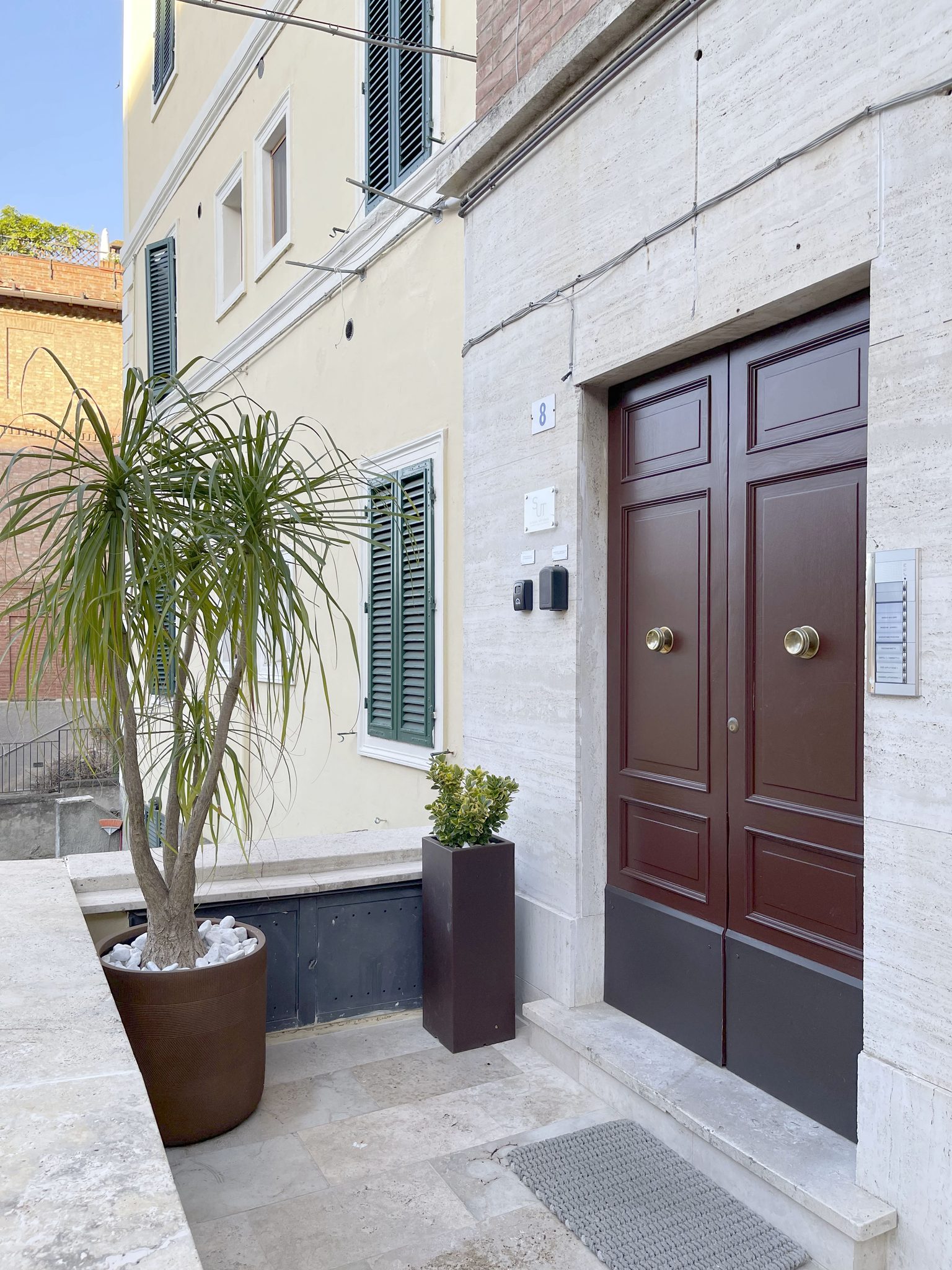 Facciata e ingresso di Siena UpTown nel centro di Siena