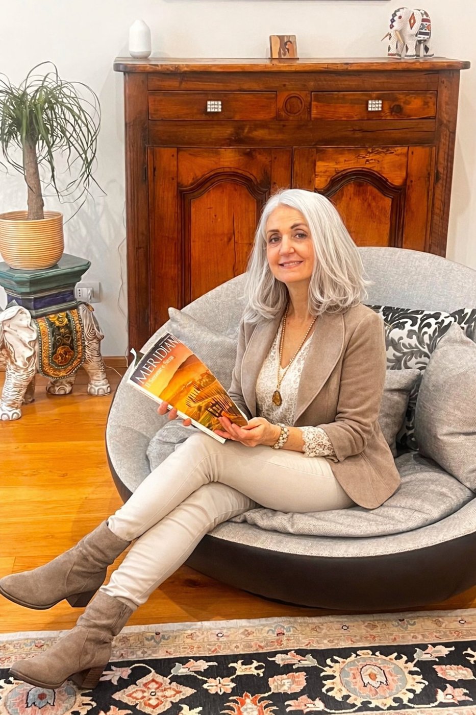 Sabrina, host di Siena UpTown, nel suo salotto a Siena